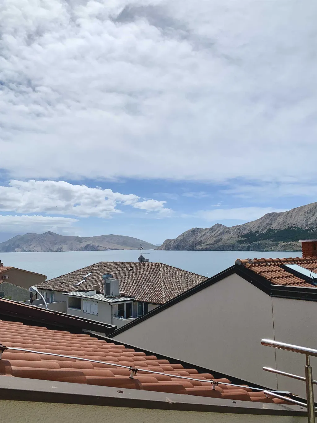 Studio Apartment in Baška with Terrace & Sea View