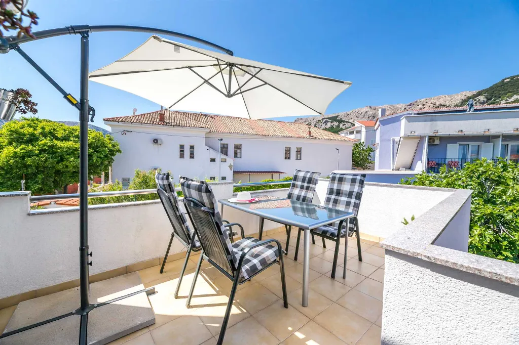 2-Bedroom Apartment in Baška for 4 Guests
