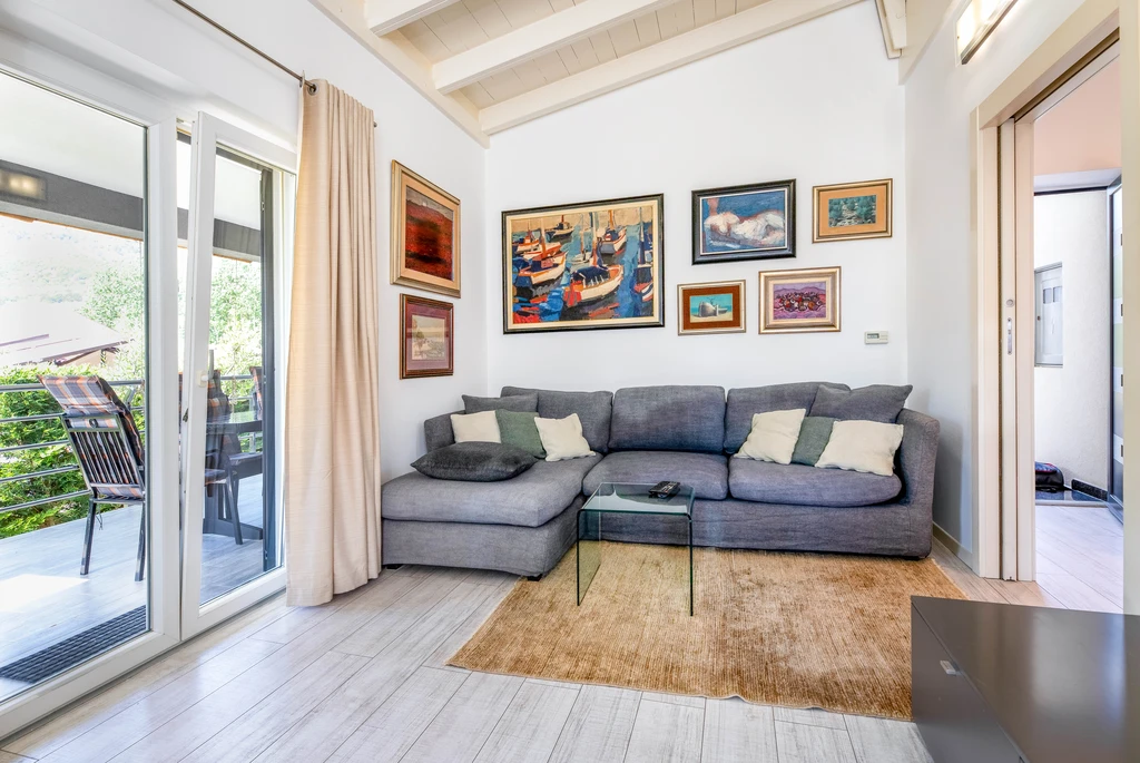 3-Bedroom Villa with Private Pool in Jurandvor