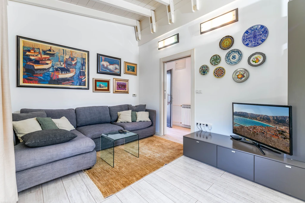 3-Bedroom Villa with Private Pool in Jurandvor