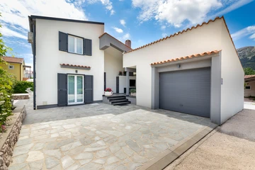 3-Bedroom Villa with Private Pool in Jurandvor