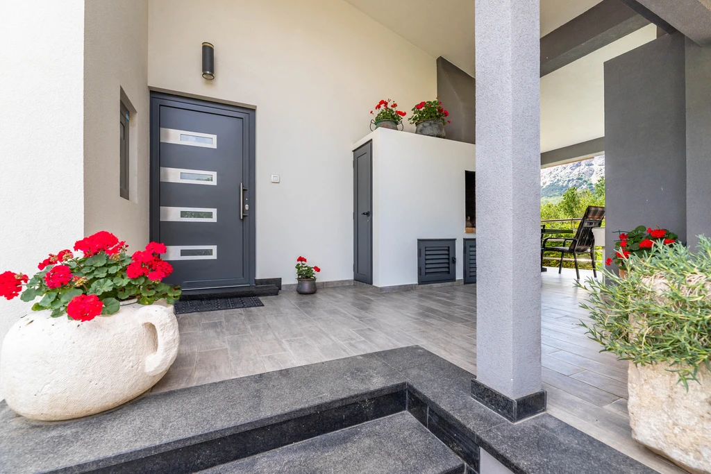 3-Bedroom Villa with Private Pool in Jurandvor