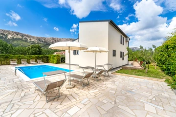 3-Bedroom Villa with Private Pool in Jurandvor