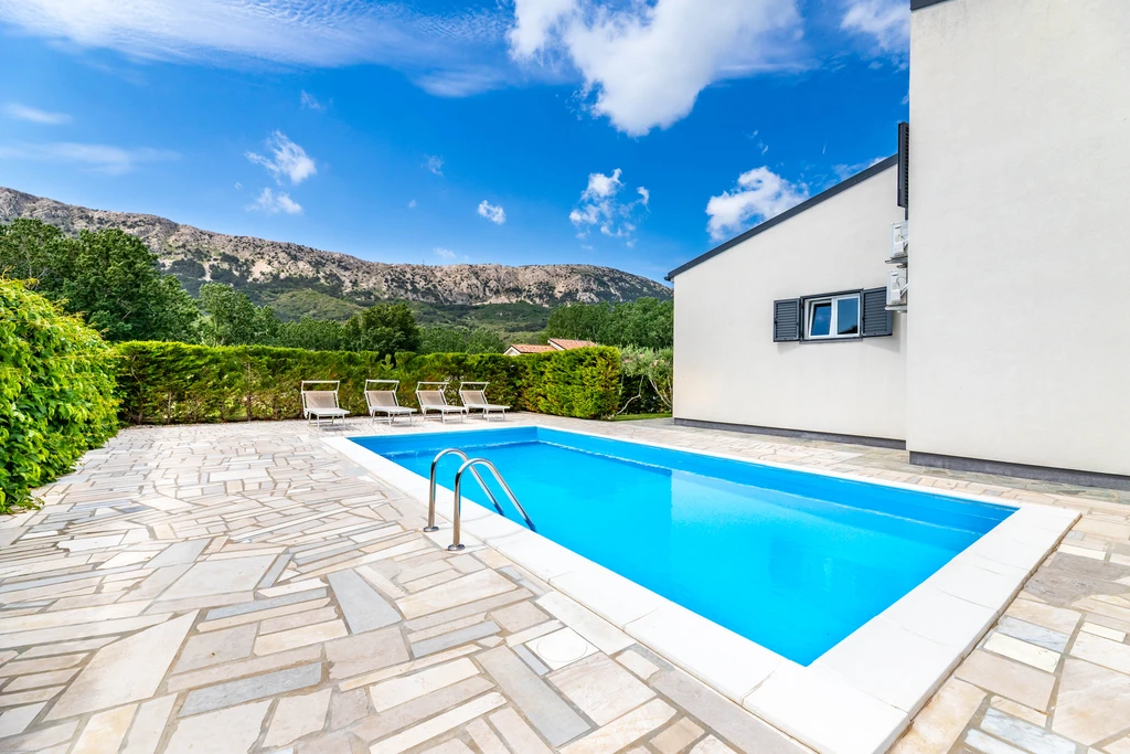 3-Bedroom Villa with Private Pool in Jurandvor