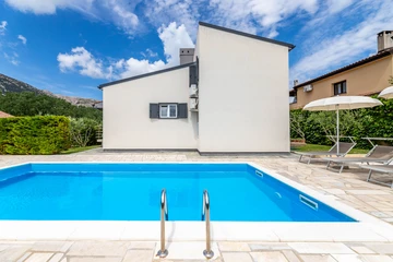 3-Bedroom Villa with Private Pool in Jurandvor