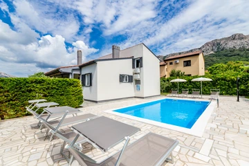 3-Bedroom Villa with Private Pool in Jurandvor