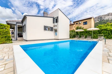 3-Bedroom Villa with Private Pool in Jurandvor