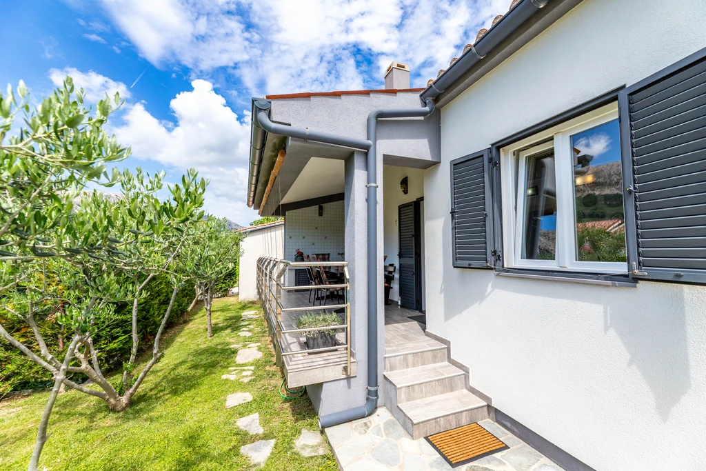 3-Bedroom Villa with Private Pool in Jurandvor