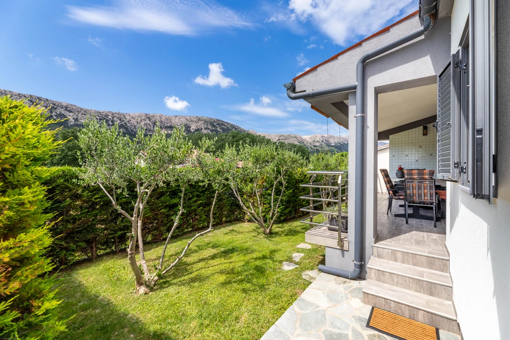 3-Bedroom Villa with Private Pool in Jurandvor