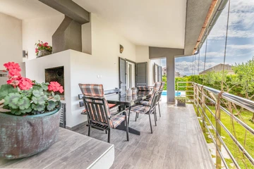 3-Bedroom Villa with Private Pool in Jurandvor