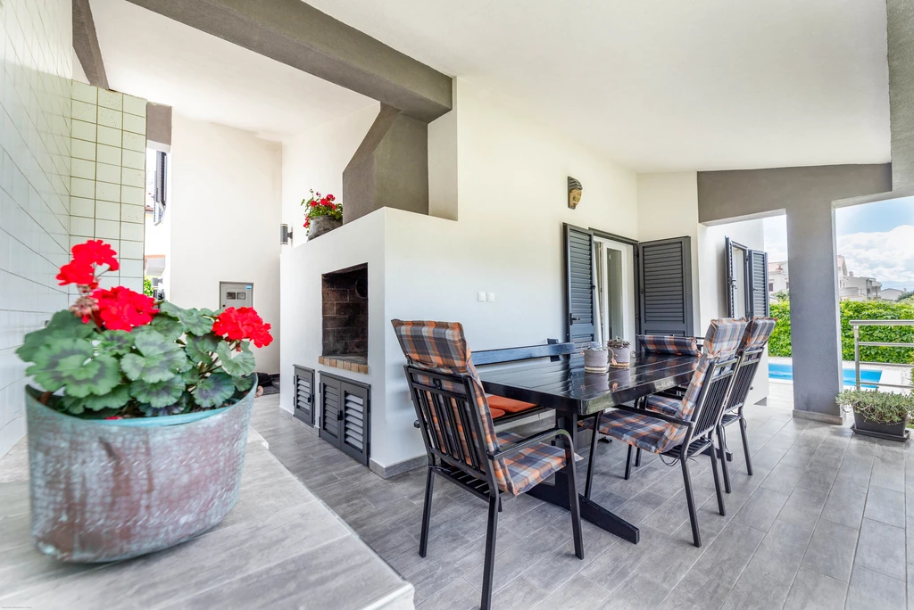 3-Bedroom Villa with Private Pool in Jurandvor