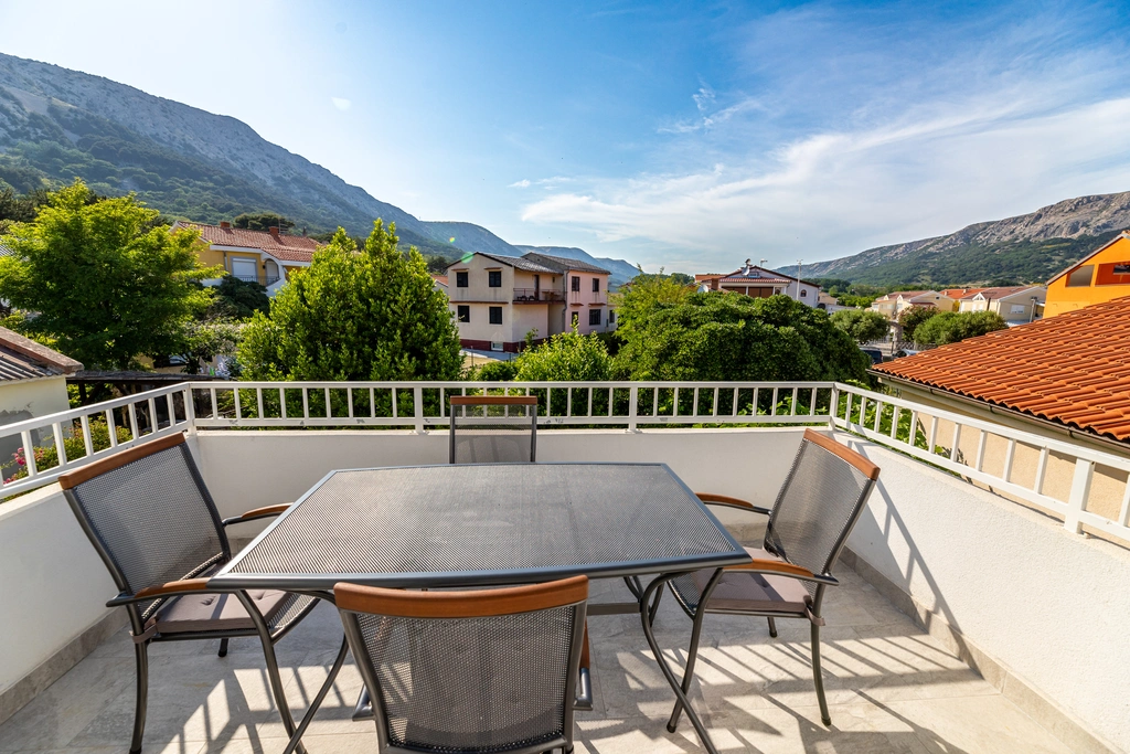 Two-Bedroom Apartment Near the Sea in Baška