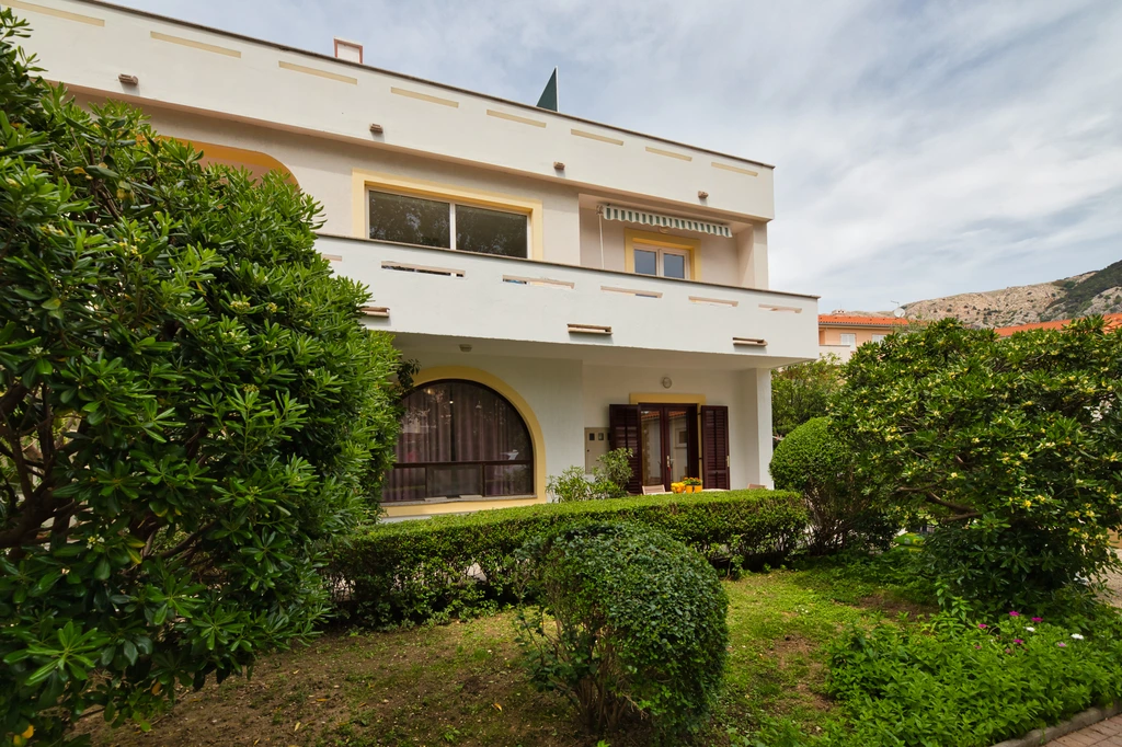 Apartment in Baška for Up to 4 Guests with Balcony