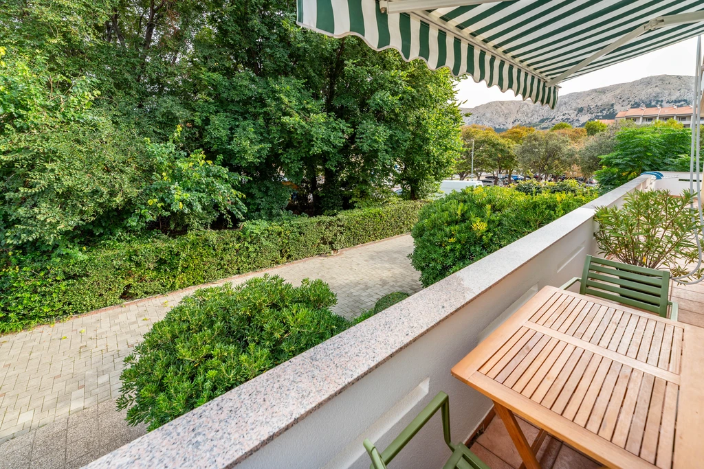 Apartment in Baška for Up to 4 Guests with Balcony