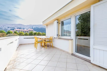 Baška 2-Bedroom Apartment with Terrace & Parking