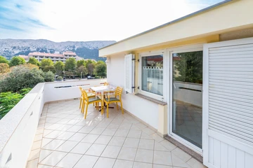 Baška 2-Bedroom Apartment with Terrace & Parking