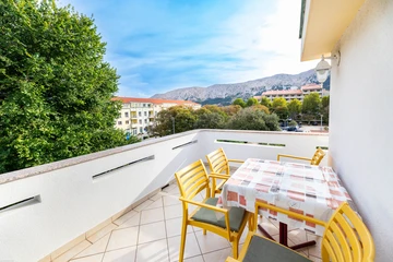 Baška 2-Bedroom Apartment with Terrace & Parking