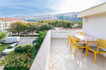 Baška 2-Bedroom Apartment with Terrace & Parking