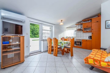 Baška 2-Bedroom Apartment with Terrace & Parking