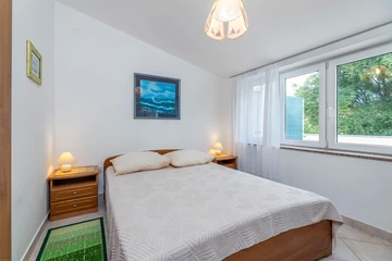 Baška 2-Bedroom Apartment with Terrace & Parking