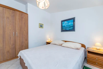 Baška 2-Bedroom Apartment with Terrace & Parking