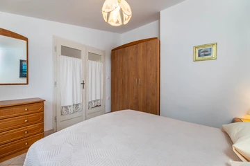 Baška 2-Bedroom Apartment with Terrace & Parking