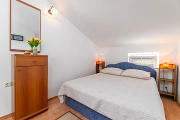 Baška 2-Bedroom Apartment with Terrace & Parking