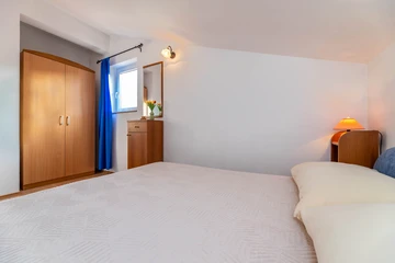 Baška 2-Bedroom Apartment with Terrace & Parking