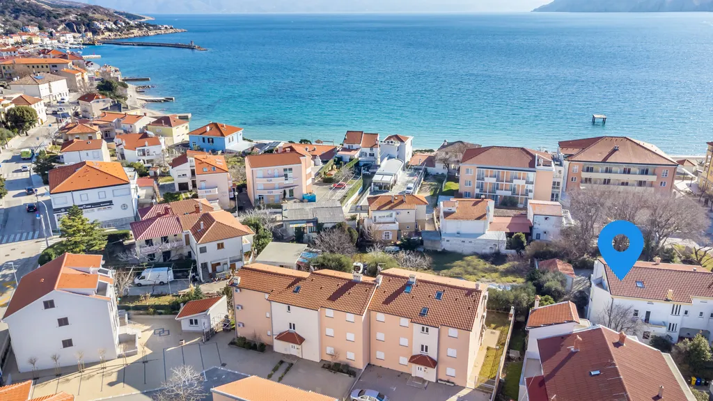Baška 2-Bedroom Apartment with Terrace & Parking