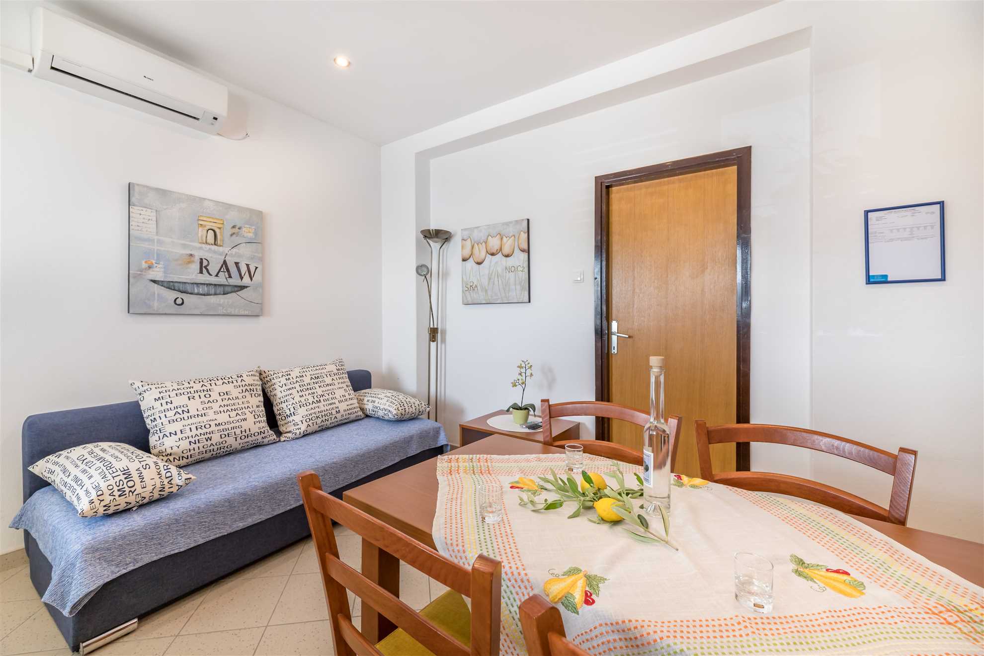 Meri 2 Kiwi - Charming One-Bedroom Couple's Retreat with pool