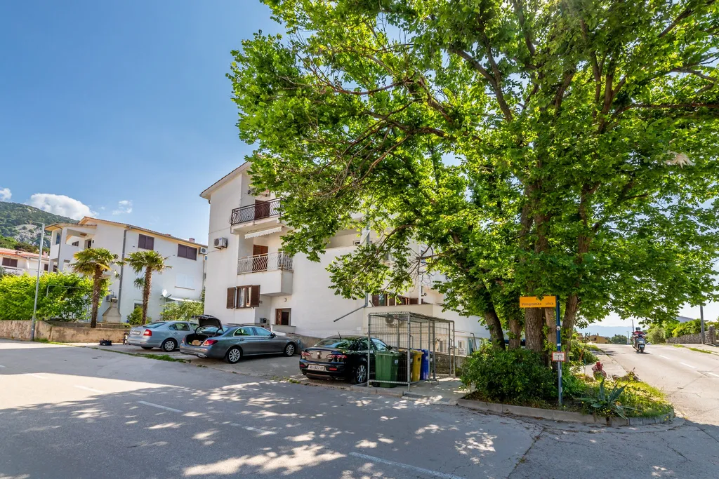 Baška 2-Bedroom Apartment for Up to 5 Guests