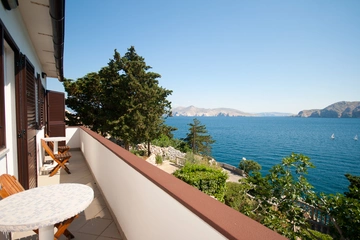 Two-Bedroom Apartment with Sea View in Baška