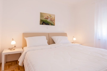 Baška Apartment for 4–5 Guests with Balcony & Parking