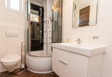 Baška Apartment for 4–5 Guests with Balcony & Parking