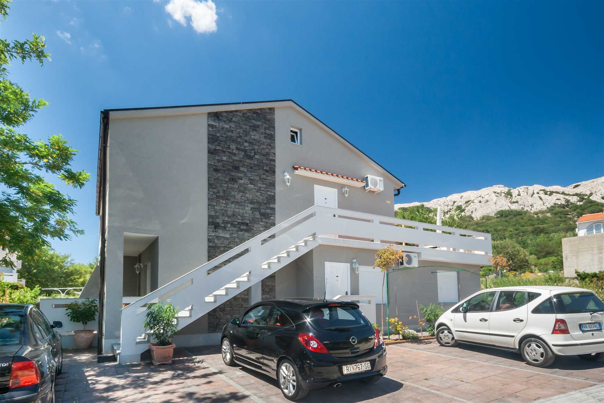 Kukuriku 2 – Apartment in Baska for 2–4 guests with balcony and private parking