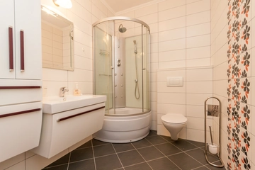 Baška 2-Bedroom Apartment with Balcony & Parking