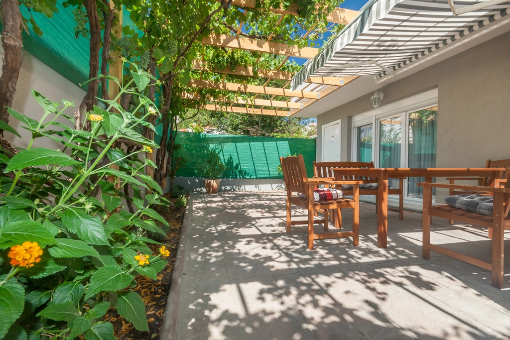 Baška 2-Bedroom Apartment with Balcony & Parking