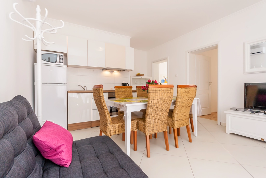 2-Bedroom Apartment in Baška for 4–5 Guests