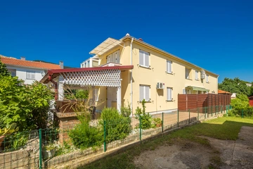 Two-Apartment 2-Bedroom Apartment in Baška