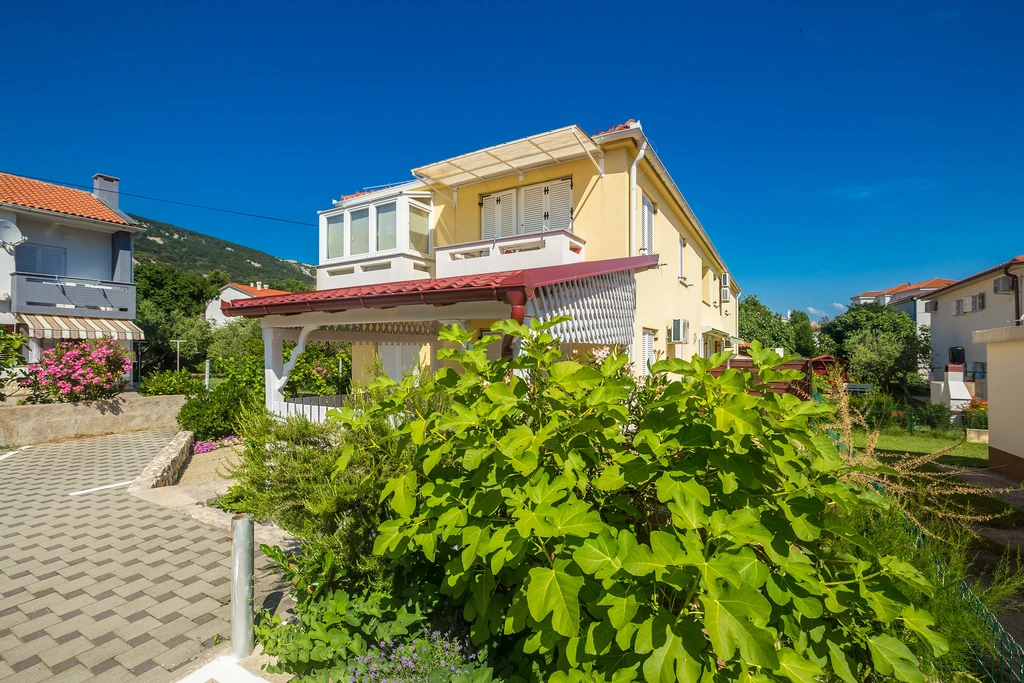 Souterrain Apartment in Baška for Up to 4