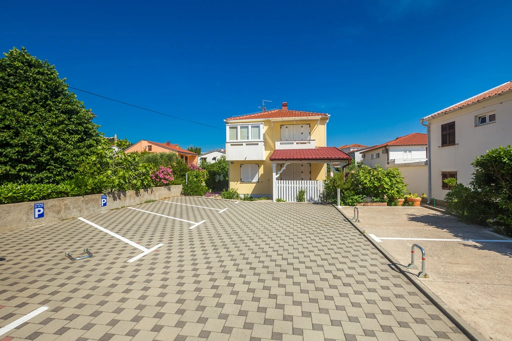 Souterrain Apartment in Baška for Up to 4