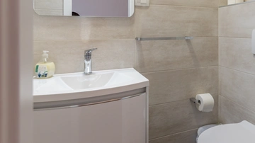 2-Bedroom Apartment in Baška for 4–5 Guests