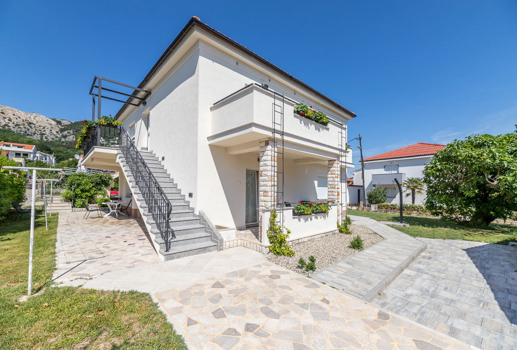 2-Bedroom Apartment in Baška for 4–5 Guests