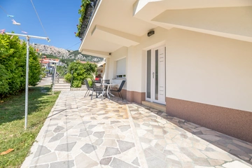 2-Bedroom Apartment in Baška for 4–5 Guests