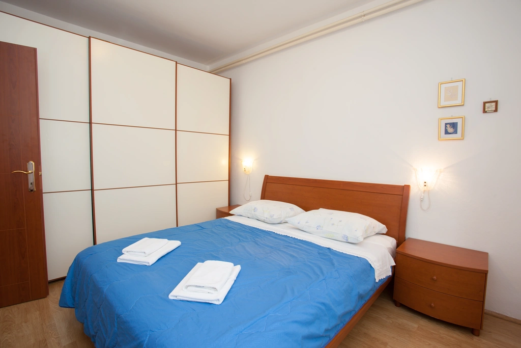 2-Bedroom Apartment in Baška for 4–5 Guests
