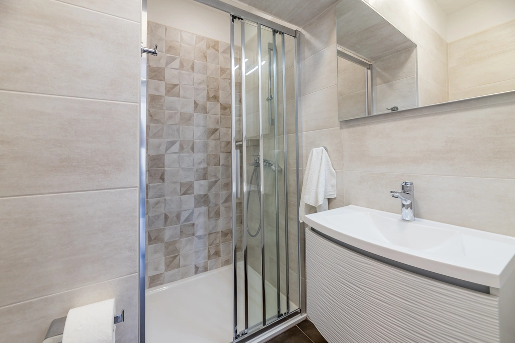 Room for 2 with Private Bathroom and Terrace in Baška