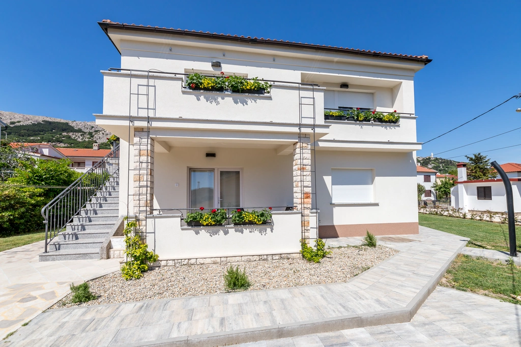 Room for 2 with Private Bathroom and Terrace in Baška