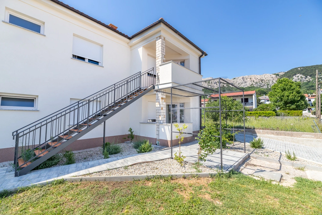 Room for 2 with Private Bathroom and Terrace in Baška