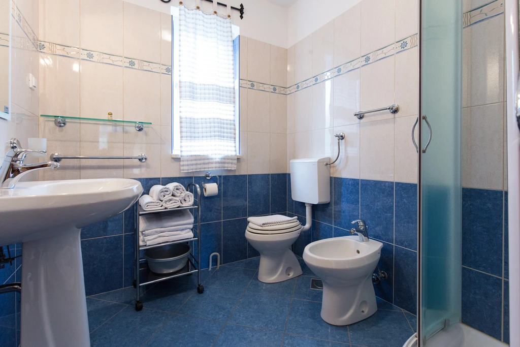 2-Bedroom Apartment in Baška with Parking (4–6)