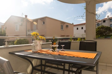 2-Bedroom Apartment in Baška with Parking (4–6)